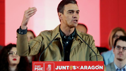 El presidente del gobierno y Secretario General del PSOE, Pedro Sánchez, en el mitin en el que ha presentado en Zaragoza a los candidatos socialistas aragoneses para las elecciones municipales y autonómicas.- EFE/Javier Cebollada