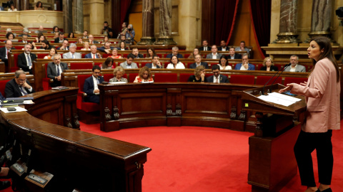 07/10/2019.- La líder y portavoz grupo parlamentario de Ciudadanos, Lorena Roldán, durante su intervención hoy en el debate de la moción de censura impulsada por Ciudadanos contra el presidente de la Generalitat, Quim Torra. EFE/ Toni Albir