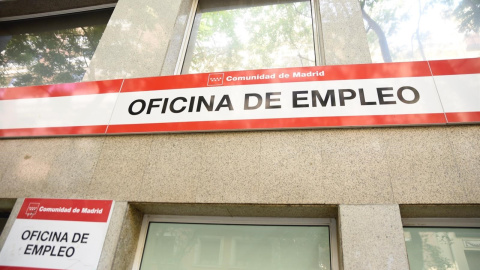 Cartel de una Oficina de Empleo de la Comunidad de Madrid. E.P.