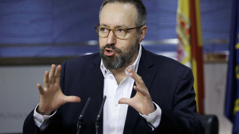 El portavoz de Ciudadanos en el Congreso, Juan Carlos Girauta, durante la rueda de prensa que ha ofrecido en la Cámara Baja para valorar la actualidad política. EFE/Emilio Naranjo