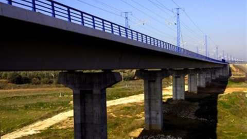 Viaducto de una línea AVE. ADIF/ALONSO SERRANO SUÁREZ