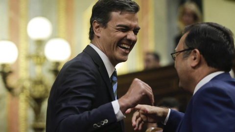 El líder del PSOE, Pedro Sánchez, en el hemiciclo durante la primera jornada del debate de investidura del presidente del Gobierno en funciones, Mariano Rajoy, esta tarde en el Congreso de los Diputados. EFE/Emilio Naranjo