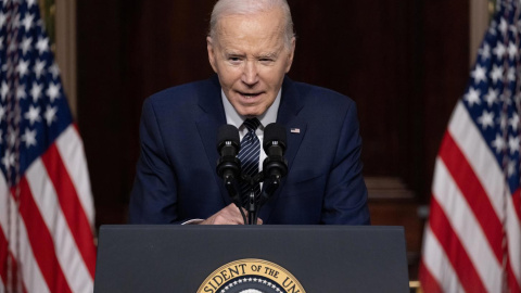 Joe Biden en la Sala de Tratados Indios del edificio de la Oficina Ejecutiva de Eisenhower en el complejo de la Casa Blanca