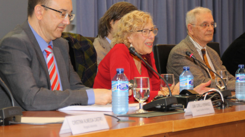 La alcaldesa de Madrid, Manuela Carmena, durante su intervención en el homenaje a Aurora León.