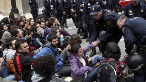 Protestas tras el desalojo del edificio 'La Madreña'. EFE