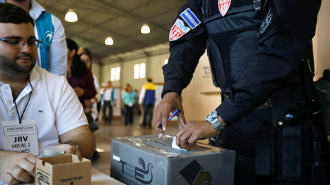 El Salvador celebra elecciones presidenciales bajo un fuerte dispositivo de seguridad./REUTERS