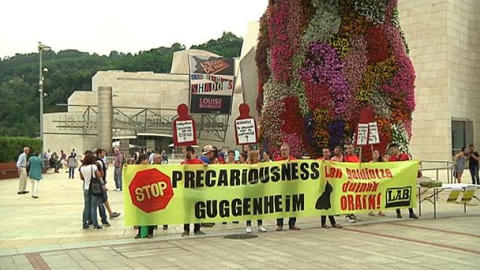 Protesta de los educadores del museo Guggenheim de Bilbao. EiTB