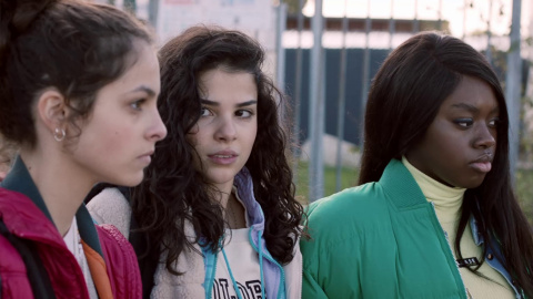 Las actrices Leah Aubert, Salma Takaline y Médina Diarra son las protagonistas.