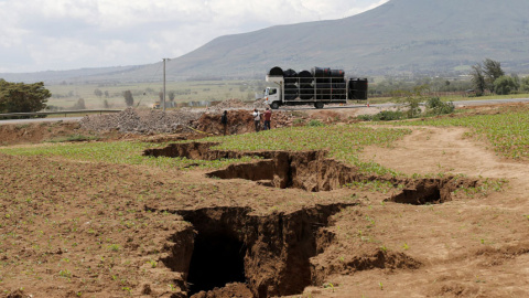 Las grietas han aparecido en el Gran Valle del Rift, una de los terrenos más inestables del continente africano. / Reuters