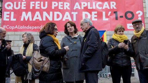 L'ANC ha iniciat una campanya de pressió al Govern i el Parlament a la plaça Sant Jaume. EFE / QUIQUE GARCIA