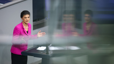 La líder del partido Alianza Sahra Wagenknecht, Sahra Wagenknecht, habla durante una sesión de la cámara baja del parlamento, Bundestag, en Berlín, Alemania.