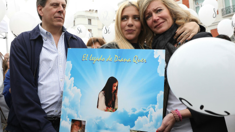 Los padres y la hermana de Diana Quer durante una manifestación en Madrid para rechazar la derogación de la presión permanente revisable. /EFE