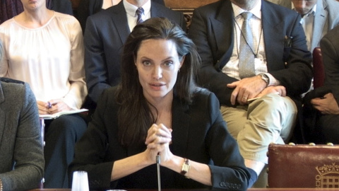 Angelina Jolie en las Casas del Parlamento en Westminster, Londres. REUTERS / Parlamento