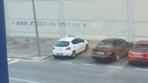 Una de las pintadas en Pamplona contra el alcalde por la exhumación de los generales golpistas Mola y Sanjurjo. DIARIO DE NAVARRA