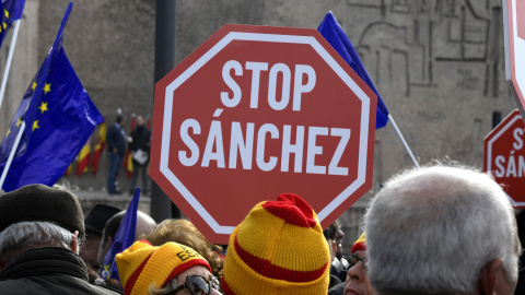 Uno de los carteles contra Pedro Sánchez.