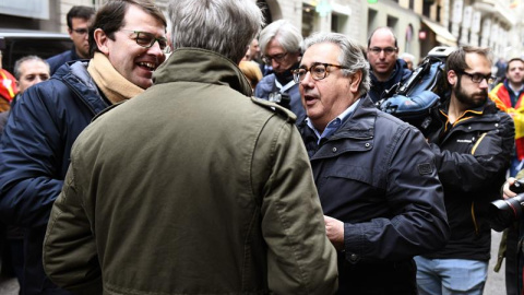 El presidente del PP en Castilla y León, el exministro del Interior y el presidente de la Comunidad de Madrid asisten a la concentración. Víctor Lerena (EFE)