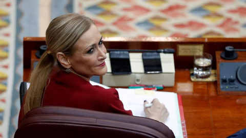 La presidenta de la Comunidad de Madrid, Cristina Cifuentes, durante el pleno de la Asamblea de Madrid