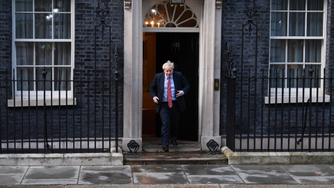 El primer ministro britanico, Boris Johnson, en la entrada del número 10 de Downing Street, en Londres. EFE/EPA/NEIL HALL