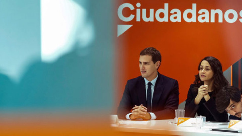 Albert Rivera e Inés Arrimadas, de Ciudadanos. / EMILIO NARANJO (EFE)