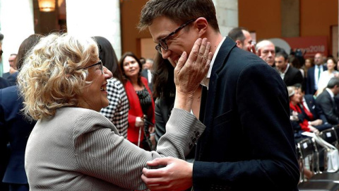 Fotografía de archivo del 02/05/2018 de la alcaldesa de Madrid, Manuela Carmena, e Íñigo Errejón. /EFE