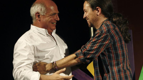 El cabeza de lista de Catalunya Sí que es Pot, Lluís Rabell y el secretario general de Podemos, Pablo Iglesias.- Quique García (EFE)