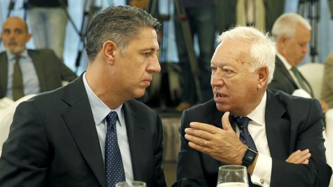 El ministro José Manuel García-Margallo junto a Xavier García Albiol. - EFE