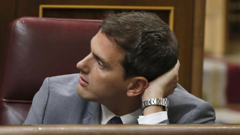 El presidente de Ciudadanos, Albert Rivera, durante la tercera sesión del debate de investidura, hoy en el Congreso de los Diputados. EFE/Kiko Huesca