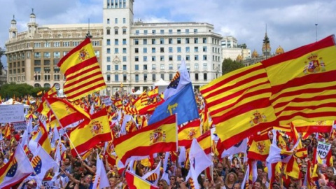 Manifestación en Plaza Catalunya en defensa de la unidad de España./ EFE