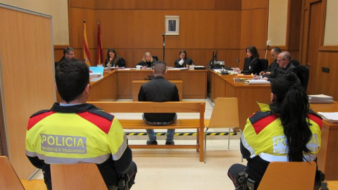 Abdelhakim E.H. durante el juicio por la brutal agresión homófoba que protagonizó en Sitges.- EUROPA PRESS