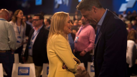 Cristina Cifuentes, junto al presidente del PP en Cataluña, Xavier García Albiol, en la inauguración de la Convención Nacional del PP que se celebra este fin de semana en Sevilla / EFE/Rafa Alcaide