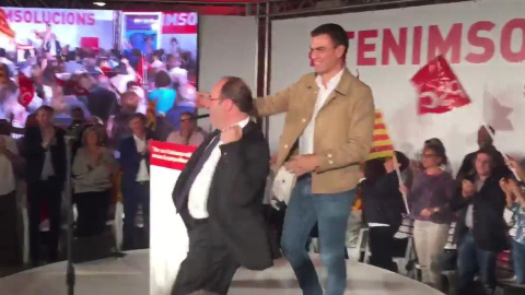 Miquel Iceta, en su baile de apertura de campaña.