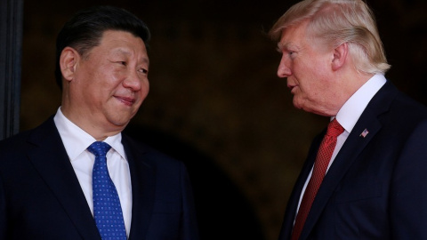 El presidente chino Xi Jinping junto a Donald Trump en Mar-a-Lago, Florida./ Reuters