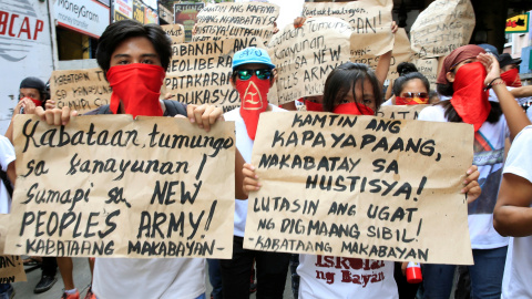 Seguidores del NDFP durante una protesta en Manila. - REUTERS