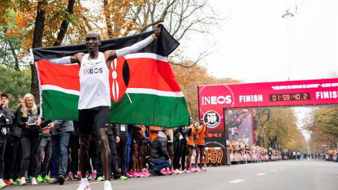 Eliud Kipchoge tras finalizar la maratón. EFE/EPA/CHRISTIAN BRUNA