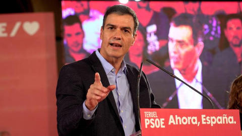 10/10/2019.- El presidente del Gobierno en funciones, Pedro Sánchez, interviene en un acto de precampaña electoral celebrado este jueves en Teruel. EFE/ Antonio García