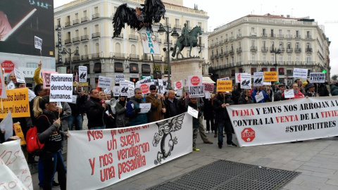 Una manifestación en Madrid contra la venta de viviendas públicas a fondos buitre.- FRAVM