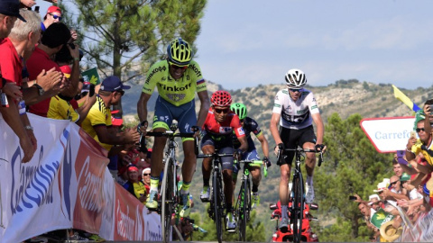 Contador y detrás Froome, Quintana y Chaves escalando el Mas de la Costa. /AFP