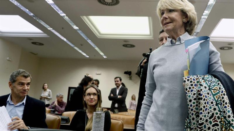 La expresidenta de la Comunidad de Madrid Esperanza Aguirre, a su llegada para comparecer ante la Comisión de Investigación relativa a la presunta financiación ilegal del PP en el Congreso de los Diputados./EFE