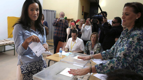 Begoña Villacís votando el 24 de Mayo de 2015.