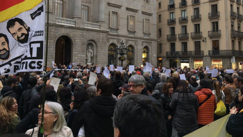 La plaça de Sant Jaume de Barcelona, a l'inici de la concentració contra les acusacions per terrorisme a membres dels CDR. | ANC