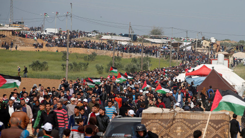 Decenas de miles de palestinos están participando en las distintas concentraciones de la Marcha del Retorno | REUTERS/ Mohammed Salem