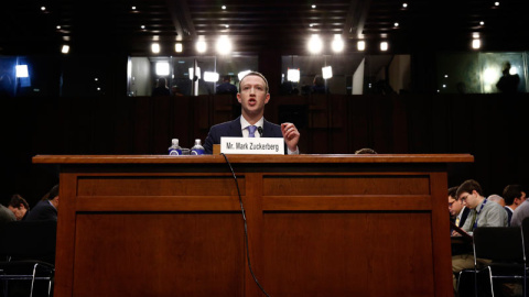 Mark Zuckerberg durante su comparecencia en el Senado estadounidense. | REUTERS