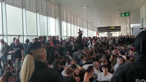 Sentada en el Aeropuerto de Barcelona contra la sentencia del 'procÃ©s'