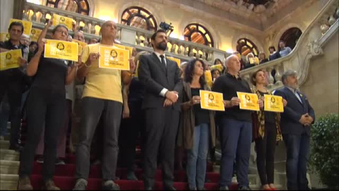 ConcentraciÃ³n silenciosa en la escalinata del Parlament para pedir la libertad de Forcadell