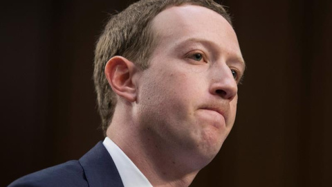 Mark Zuckerberg, testifica ante el Comité Senatorial de Comercio, Ciencia y Transporte y la audiencia conjunta del Comité Judicial del Senado. EFE/Michael Reynolds