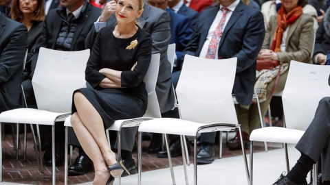 La presidenta de la Comunidad de Madrid, Cristina Cifuentes, al inicio hoy, en la Real Casa de Correos, del acto de entrega del VII Premio "Verdad, Memoria, Dignidad y Justicia" de la AVT. /EFE