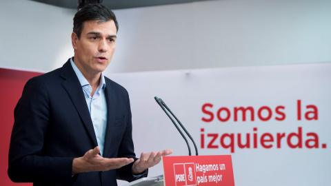 El secretario general del PSOE, Pedro Sánchez, durante la rueda de prensa que ha ofrecido tras la reunión de la Permanente del partido. EFE/ Luca Piergiovanni