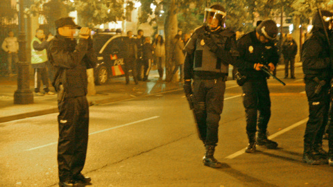 Uno de los agentes graba los incidentes durante el 14 de noviembre de 2012 en Logroño.- STOP REPRESIÓN LA RIOJA