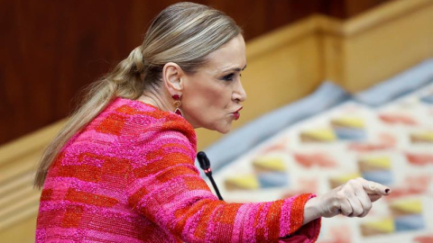 La presidenta madrileña, Cristina Cifuentes, durante su intervención en el Pleno de la Asamblea de Madrid, celebrado esta mañana. EFE