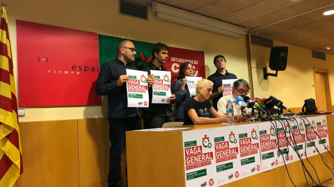 Roda de premsa dels sindicats Intersindical-CSC i la IAC sobre la vaga convocada aquest 18 de novembre, just després que s'emetés la sentència contra els líders socials i polítics independentistes. @la_IAC